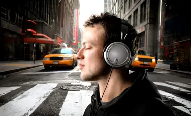 Cum ne este afectată mintea de sunetul constant al vieții moderne?