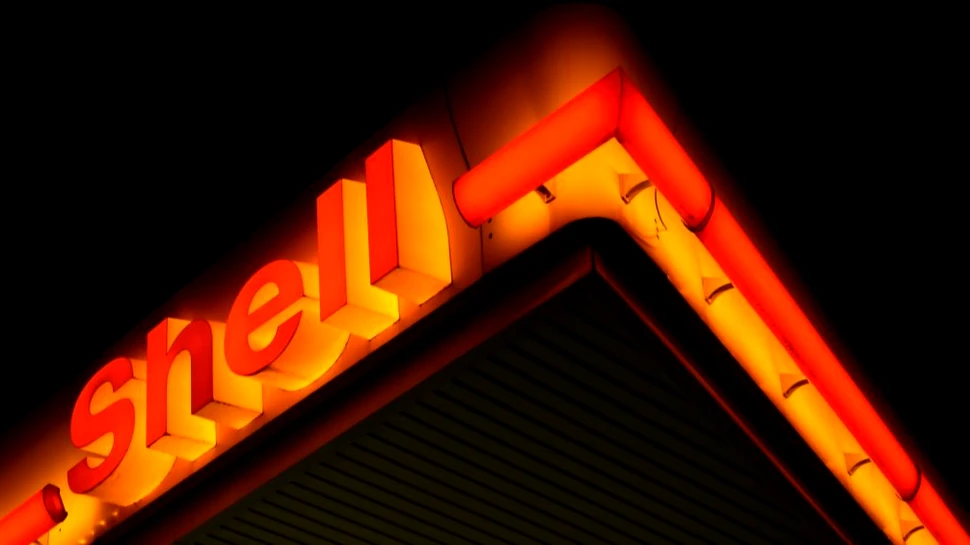 Shell a anunțat că își închide benzinăriile din Rusia