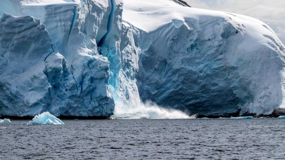 Ceva ciudat se întâmplă cu gheața din Antarctica