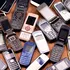 Economia suferă din cauza că oamenii nu cumpără mai des telefoane noi, susțin unii experți