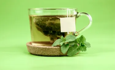 Ceaiul verde și resveratrolul reduc plăcile de Alzheimer în testele de laborator