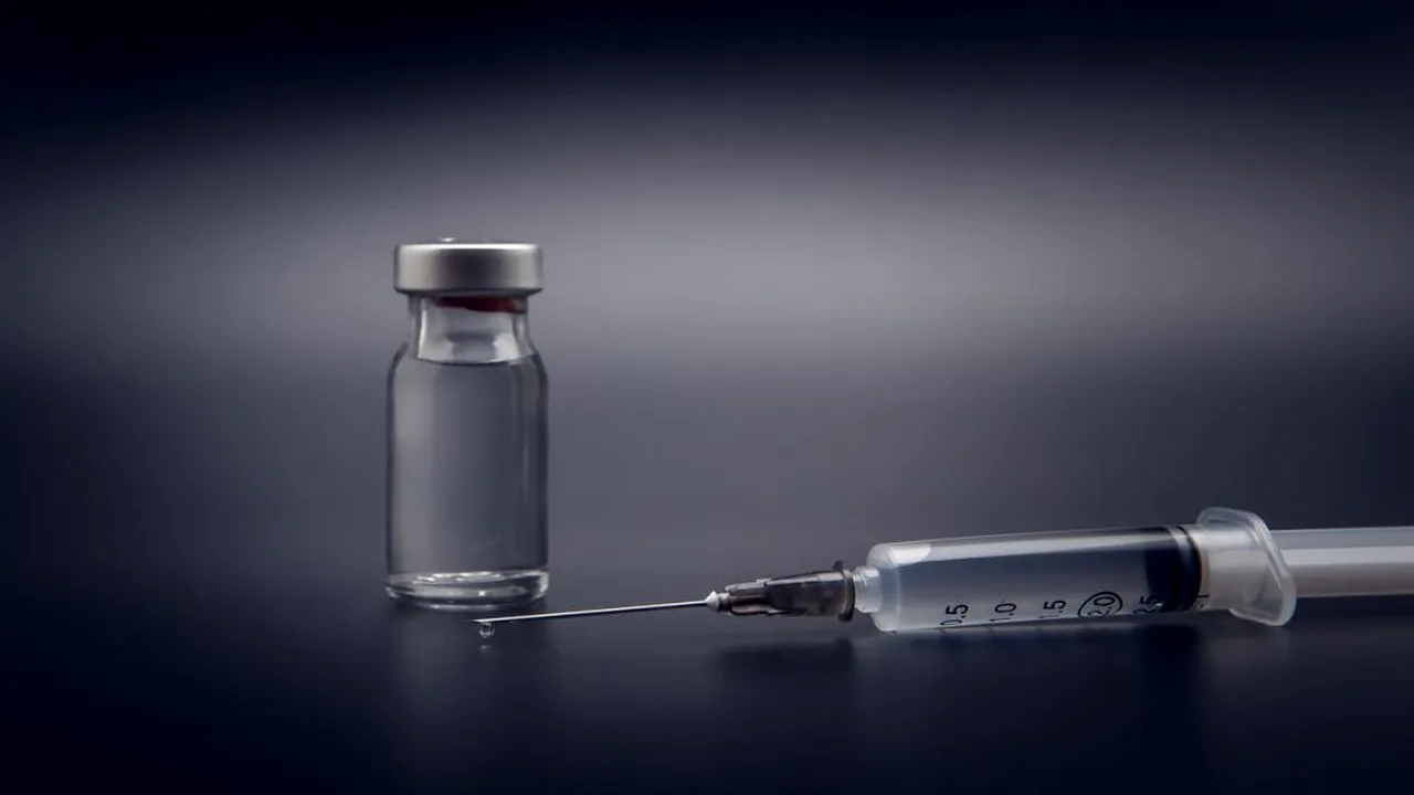 vaccin cancer_shutterstock_1772776865_descopera 