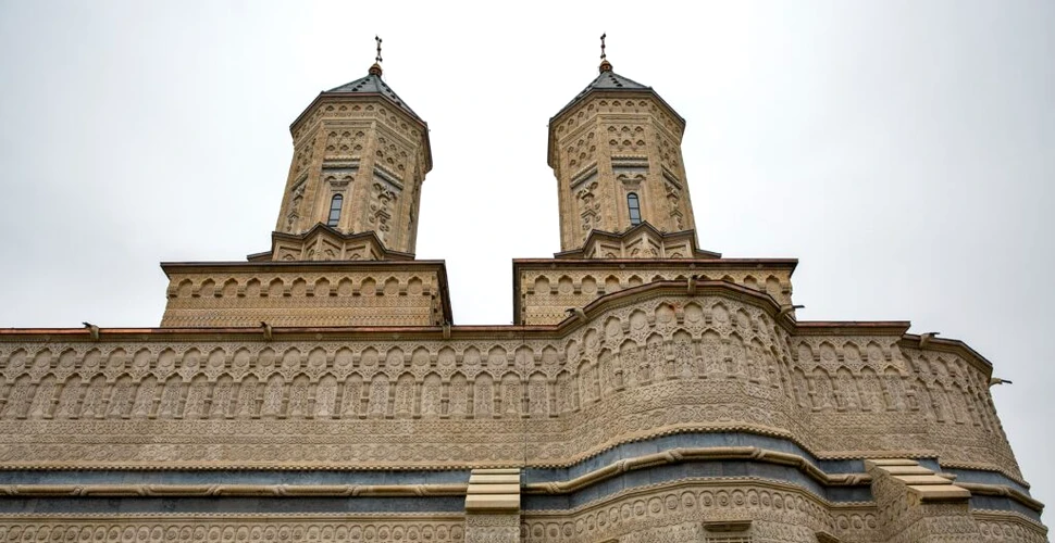 Arhitectul francez care a „nenorocit” prin „restaurare” Biserica „Sfinții Trei Ierarhi” din Iași, Biserica Mănăstirii Curtea de Argeș și Biserica „Sfântul Dumitru” din Craiova
