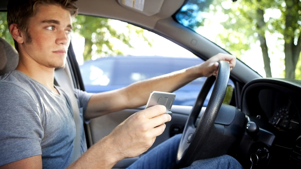 Cât timp vorbim, în medie, la telefon zilnic şi de câte ori atingem ecranul acestuia