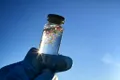 Oamenii de știință au creat alge care ar putea elimina microplasticul din apa potabilă