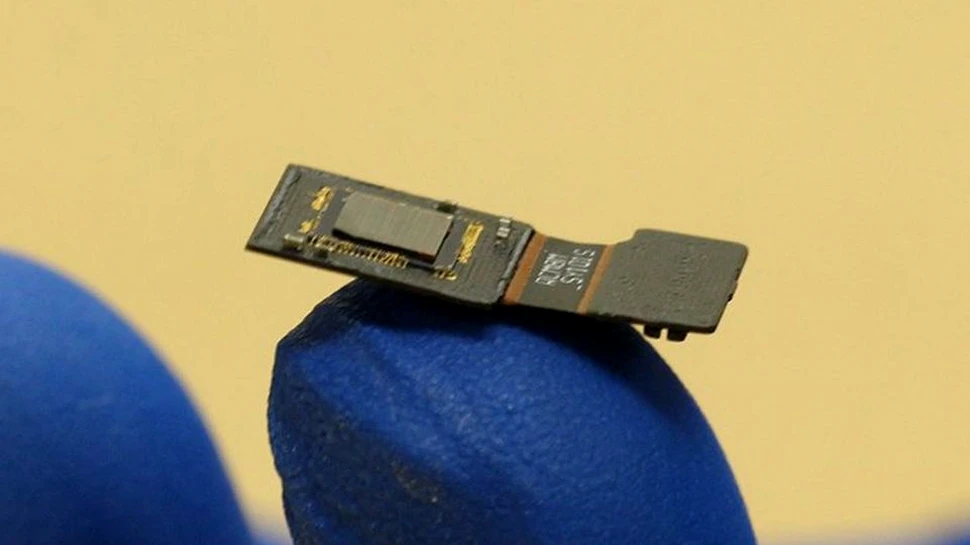 Viitorul este aici! Cercetătorii au inventat un cip care poate fi implantat în creier