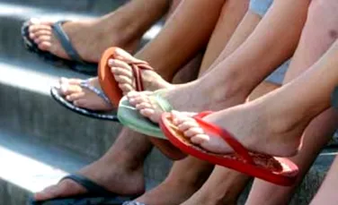 Papucii flip-flops dauneaza grav sanatatii