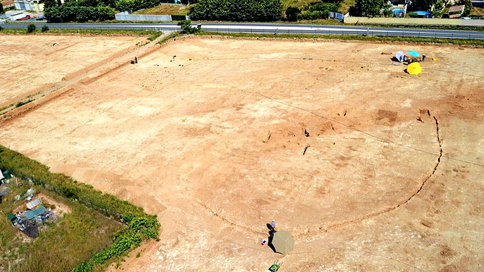 Arheologii francezi anunţă o descoperire extraordinară: un mormânt paleolitic vechi de 14.000 de ani (GALERIE FOTO)