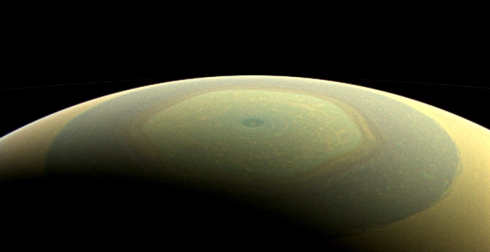 Saturn şi sateliţii săi: noi imagini extraordinare dezvăluite de NASA (GALERIE FOTO)