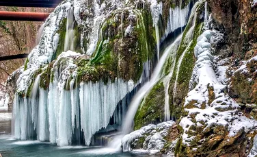 Cascada Bigăr, una dintre cele mai frumoase din lume, a îngheţat – Galerie foto