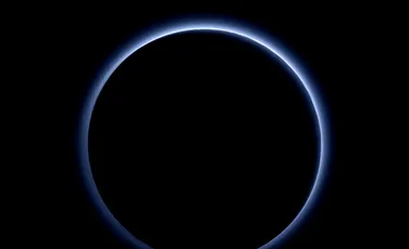 Ceața albastră din atmosfera lui Pluto pare ceva supranatural, dar conține, de fapt, o otravă letală