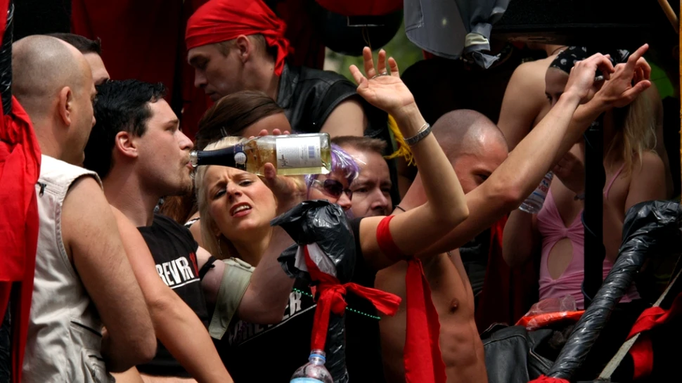 Franţa vrea să interzică vânzarea de produse care prezintă pozitiv consumul de alcool