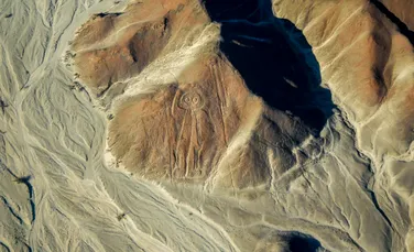 Noi geoglife uriașe Nazca au fost descoperite de AI în deșertul peruan