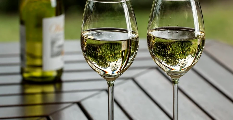 Un canton elvețian oferă 100 de sticle de vin persoanelor care împlinesc 100 de ani