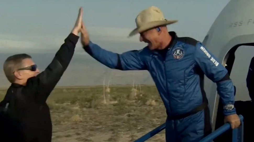 Vânzări masive pentru Blue Origin pentru zboruri în spațiu, după călătoria lui Jeff Bezos