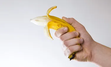 China le-a interzis femeilor să facă transmisiuni live pe web în care mănâncă banane ”în mod erotic”