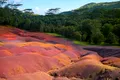 „Pământul în șapte culori”, minunea geologică unică în lume