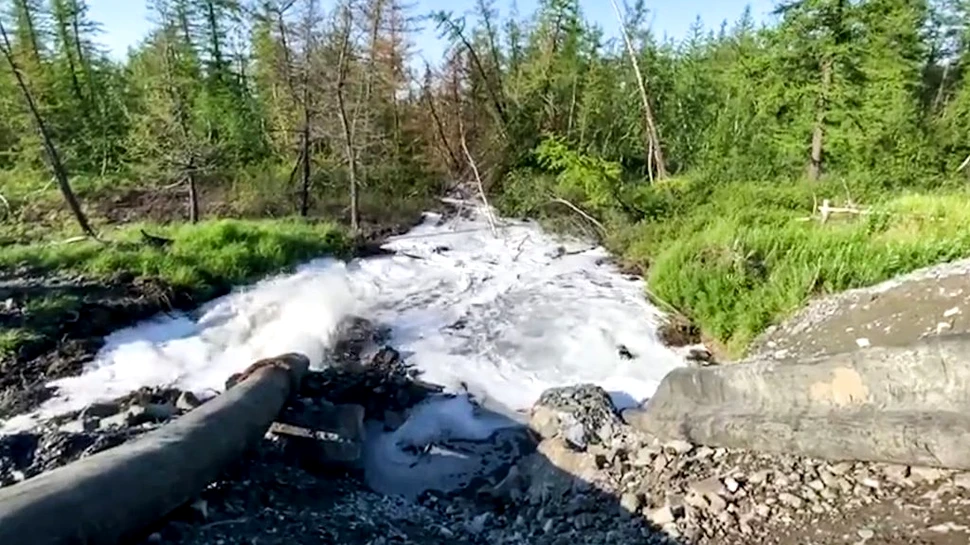 O mare companie minieră din Rusia a recunoscut că a aruncat apă uzată în tundra siberiană