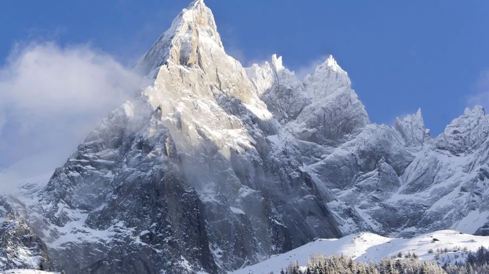 Situaţie dramatică pe Mont Blanc: o bucată din gheţarul Planpincieux riscă să se prăbuşească