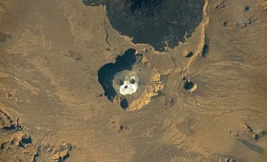 Un astronaut a observat „un craniu” într-o groapă vulcanică gigantică din Sahara