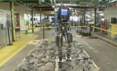 Robot umanoid biped, ”ELIBERAT” într-o pădure – VIDEO