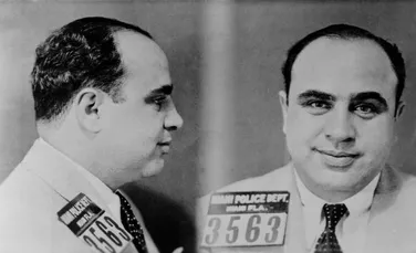 Al Capone, unul dintre primii prizonieri federali ai închisorii Alcatraz. Pentru unii Regele Crimelor din Chicago, pentru alții Robin Hood