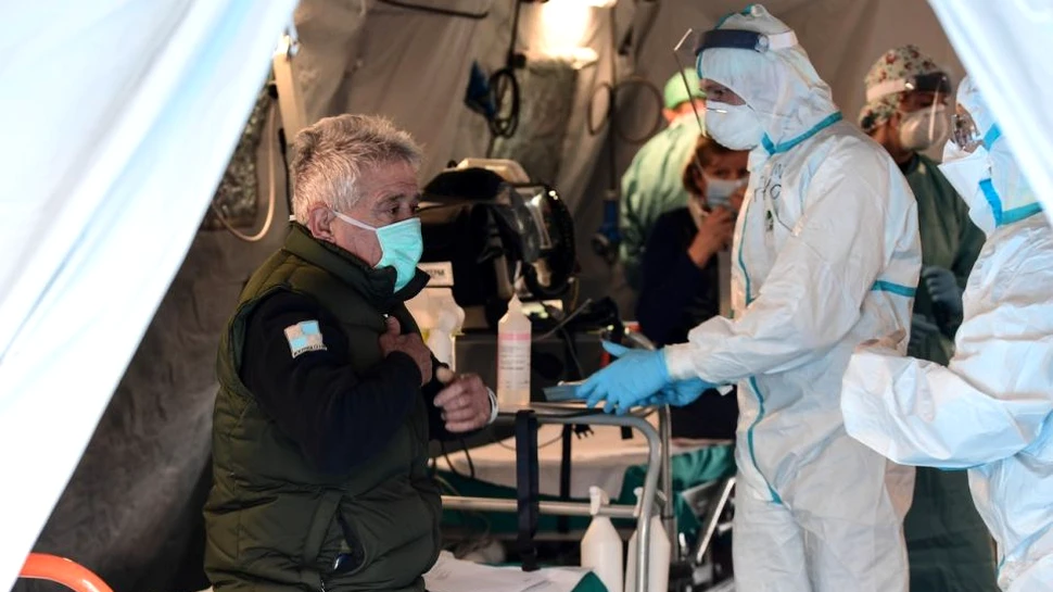 Director OMS: Închiderea şcolilor şi a graniţelor încetineşte pandemia, dar nu o opreşte