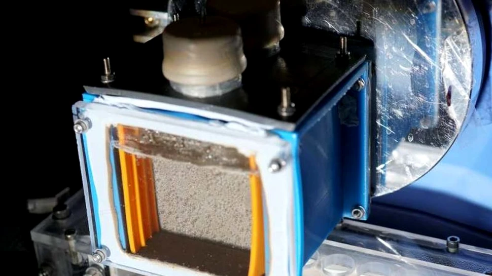 Cercetătorii au creat un dispozitiv care produce combustibil ”verde” din lumină solară, dioxid de carbon și apă