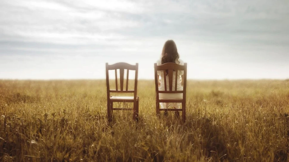 Iată de ce singurătatea percepută contează mai mult decât numărul real de prieteni!