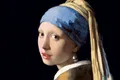 „Fata cu cercel de perlă”, expresia enigmatică și cadrul intim al lui Vermeer
