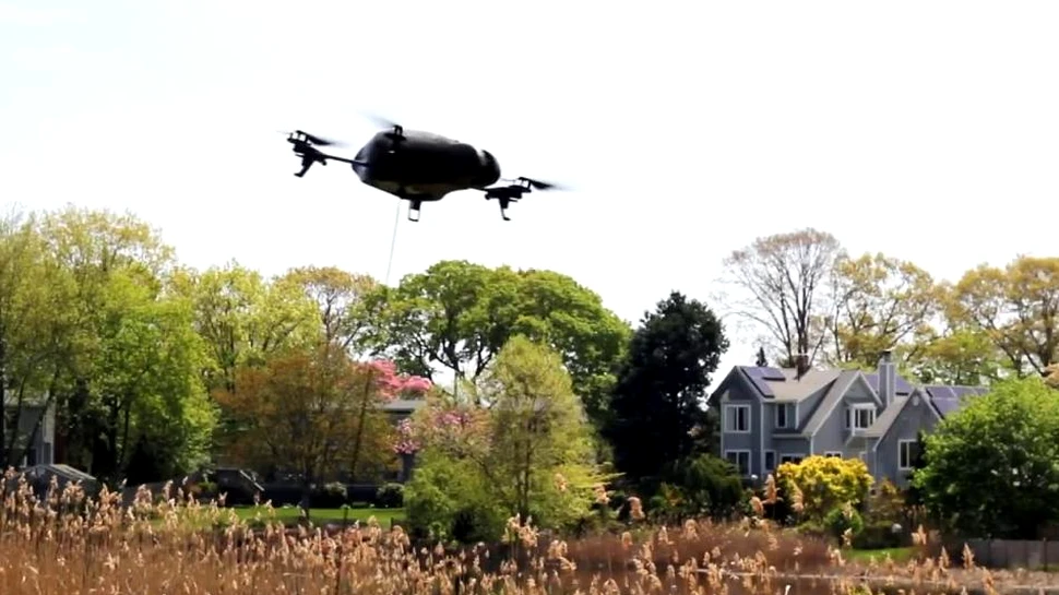 La ce mai poate fi folosită o dronă? Iată o nouă idee – cât e de bună, rămâne de văzut (VIDEO)