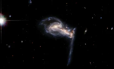 O imagine spectaculoasă cu trei galaxii îndepărtate, surprinsă de Hubble