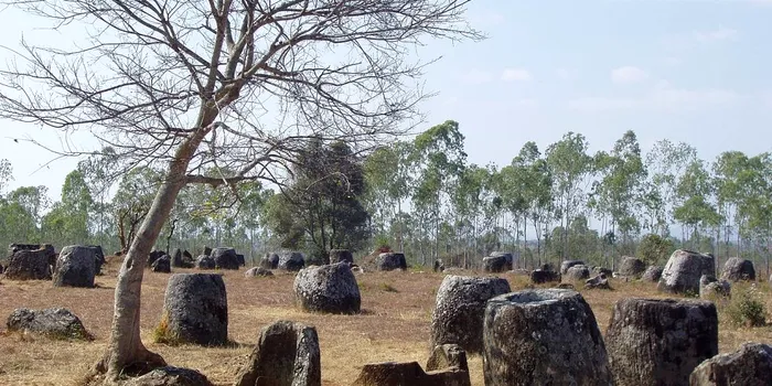 Vârsta adevărată a megaliților misterioși din „Câmpia Borcanelor”, aflată în sfârșit de arheologi