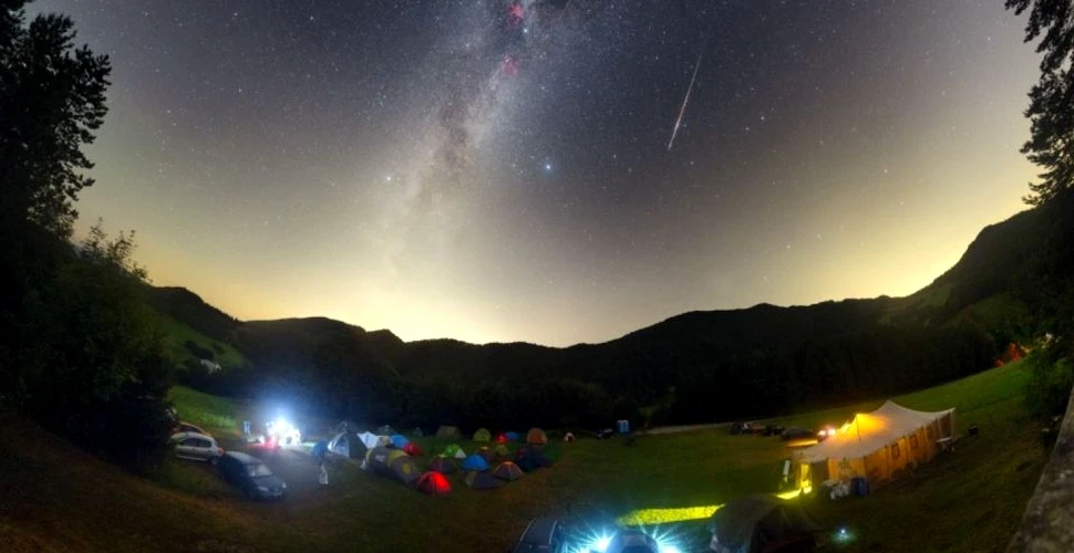 PERSEIDE 2018. Cea mai spectaculoasă ploaie de meteori are loc astăzi. Cum le poţi urmări pe cerul României