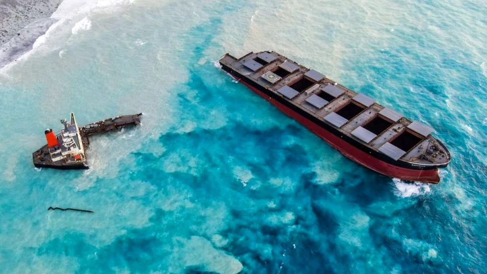 Dezastrul ecologic din Mauritius s-a amplificat. Nava din care se scurgea petrol s-a rupt în două