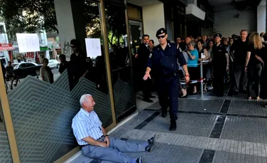 Imaginea bătrânului prăbuşit în Grecia a provocat UN MIRACOL. Ce s-a întâmplat la scurt timp după ce fotografia a devenit virală