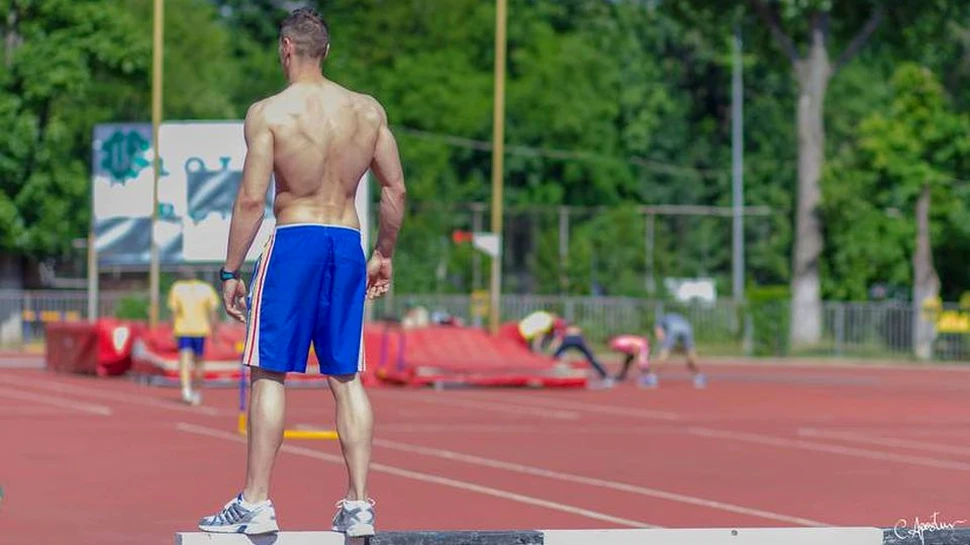 Povestea unui mare campion român ajuns ofiţer S.R.I. din cadrul Brigăzii Antitero. S-a trezit cu o mortăciune lângă el şi a fost cusut de pat