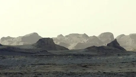 Roverul Curiosity a surprins un răsărit de soare spectaculos pe planeta Marte