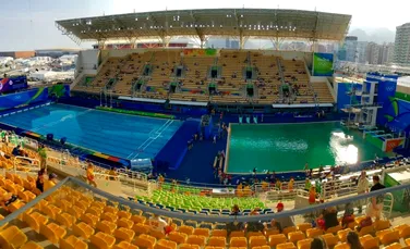 Surpriză şocantă la Rio: apa dintr-o piscină olimpică a devenit verde peste noapte. În piscina de alături apa a rămas albastră. Cine este ”vinovatul”