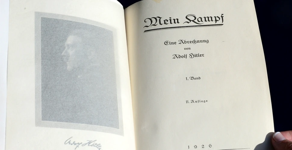 Două volume din „Mein Kampf”, cu autograful lui Hitler, vândute pentru 64.850 de dolari (GALERIE FOTO)