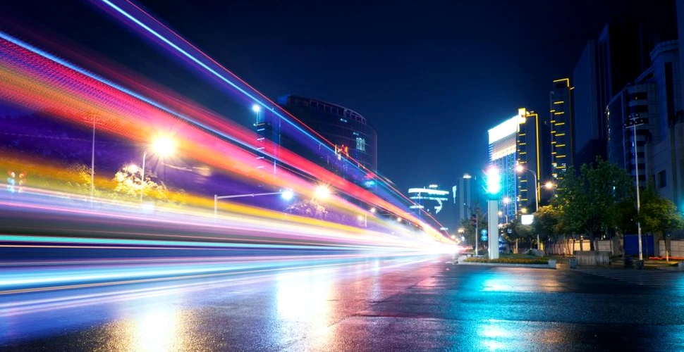 Semnele rutiere care ar putea duce la creşterea siguranţei traficului pe şosele pe timp de noapte