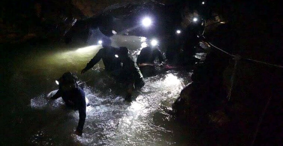 Guvernatorul regiunii Chiang Rai confirmă: patru băieţi au fost scoşi din peştera unde au stat blocaţi 15 zile