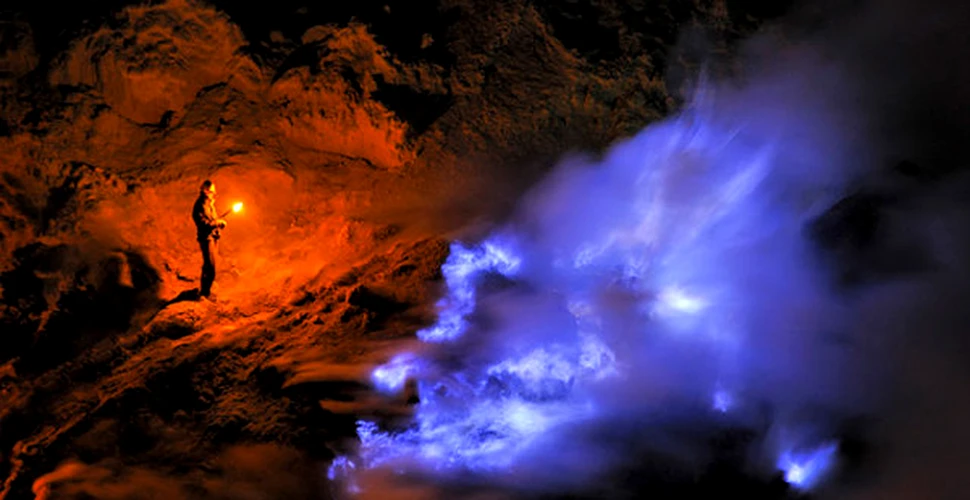Imagini uimitoare ale vulcanului Kawah Ijen (FOTO)