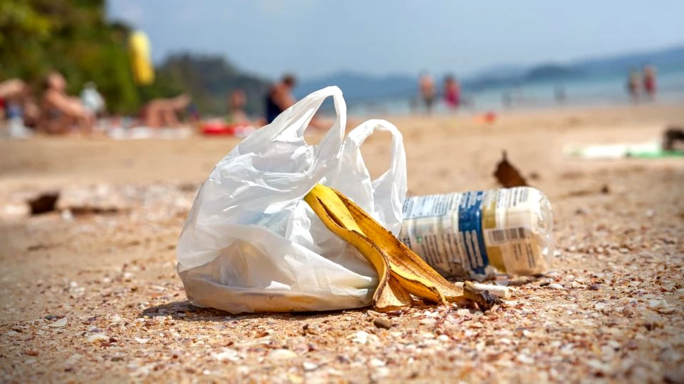 În Kenya, cei care utilizează pungi de plastic fac închisoare