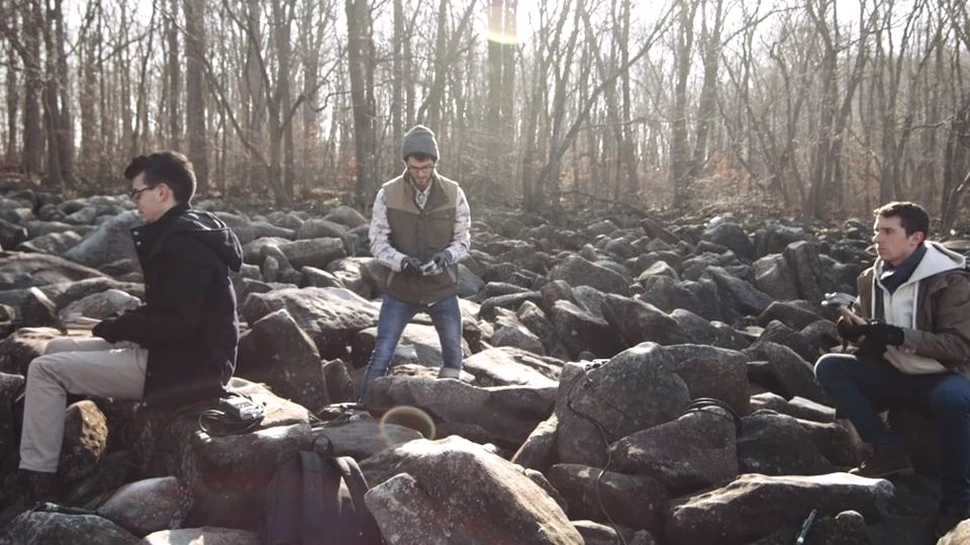 O formaţie de percuţionişti a demonstrat că poate cânta la…bolovani – VIDEO