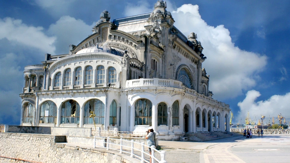 După ani de zile în care a stat în paragină, Cazinoul din Constanţa ar putea fi în sfârşit restaurat