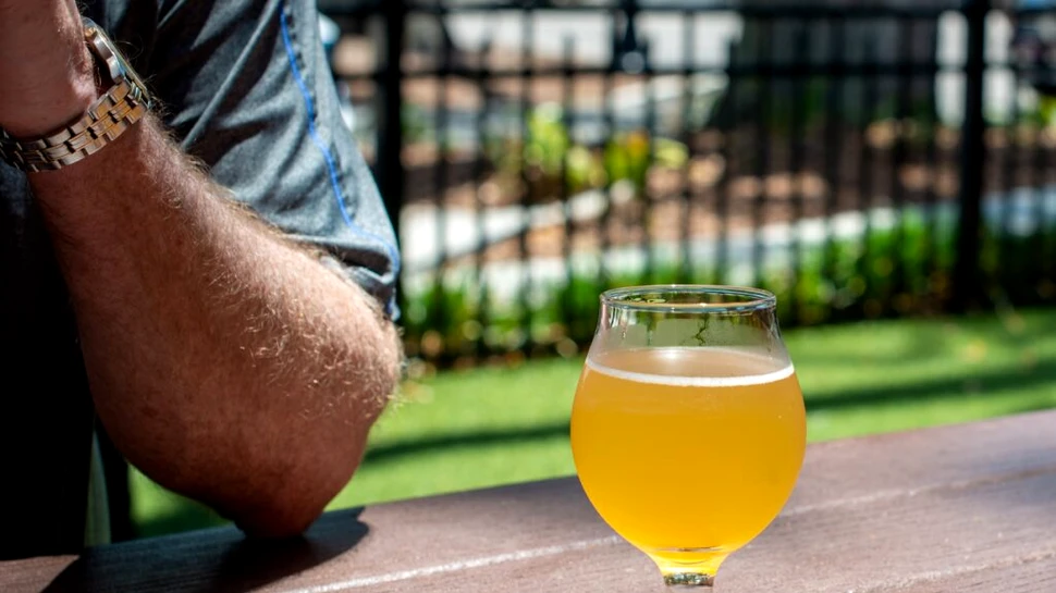 Românii nu prea mai beau bere la draft. Care ar fi motivele?