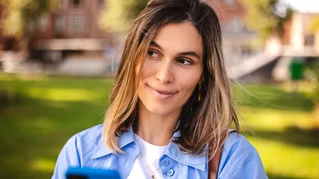 De la „delulu” la „cringe”: Cum ne-au schimbat englezismele și jargonul rețelelor sociale felul în care vorbim