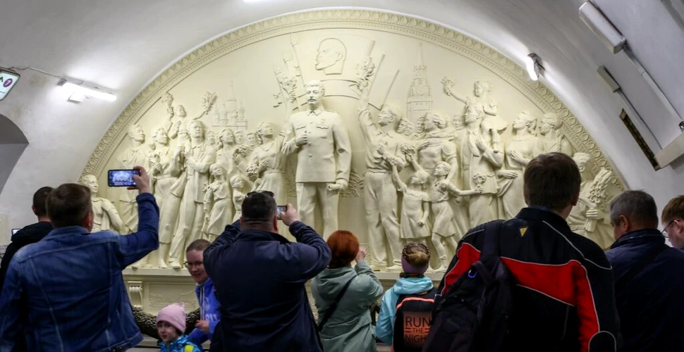 Monument în onoarea lui Stalin, reinstalat la metroul din Moscova
