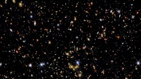 Telescopul Spațial James Webb a descoperit o galaxie bizară care ar trebui să se rotească, dar nu o face